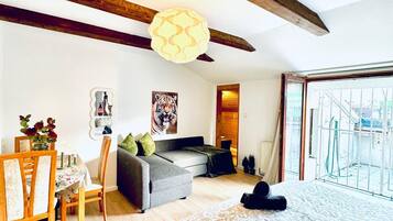 Economy Room | Bed sheets