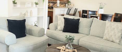 Una Smart TV, una chimenea