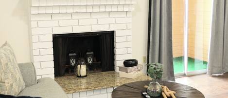 Smart TV, fireplace