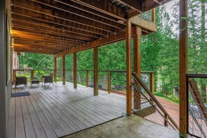 Terrace/patio - Cozy 1-bedroom forest retreat in gorgeous Bellingham (Bellingham)