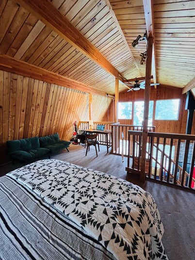 Charming, dog-friendly cabin in peaceful Birch Bay, Wa