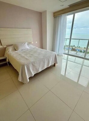 2 bedrooms, iron/ironing board, bed sheets