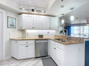 Fridge, microwave, oven, stovetop - Beach Resort Perfection! (New Smyrna Beach)