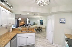 Fridge, microwave, oven, stovetop - Beach Resort Perfection! (New Smyrna Beach)