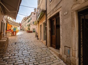 Exterior detail - Luxury and Timeless Haven Apartment Rovinj - Two Bedroom Apartment with Balcony (Rovinj)