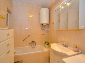 Hair dryer, towels - Cozy and Smart Rovinj Apartment with Balcony - One Bedroom Apartment with Balcony (Rovinj)