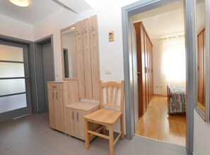1 bedroom, internet, bed sheets