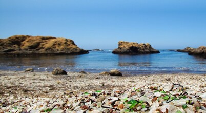 Updated 5BR ocean view villa in Mendocino - Fort Bragg with firepit & hot tub