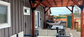 Updated 5BR ocean view villa in Mendocino - Fort Bragg with firepit & hot tub