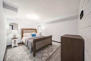 1 bedroom, in-room safe, desk, iron/ironing board - A Cozy Retreat: Home away from Home 🏕 (Lincoln)