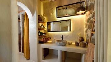 Classic Room | Bathroom | Free toiletries, hair dryer, slippers, towels