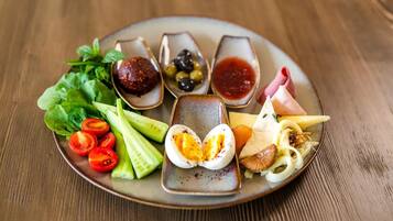 Free daily on-the-go breakfast