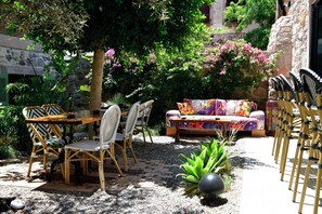 Courtyard view - Chi House (Ayvalik)