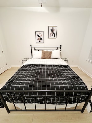 2 bedrooms, iron/ironing board, Internet, bed sheets
