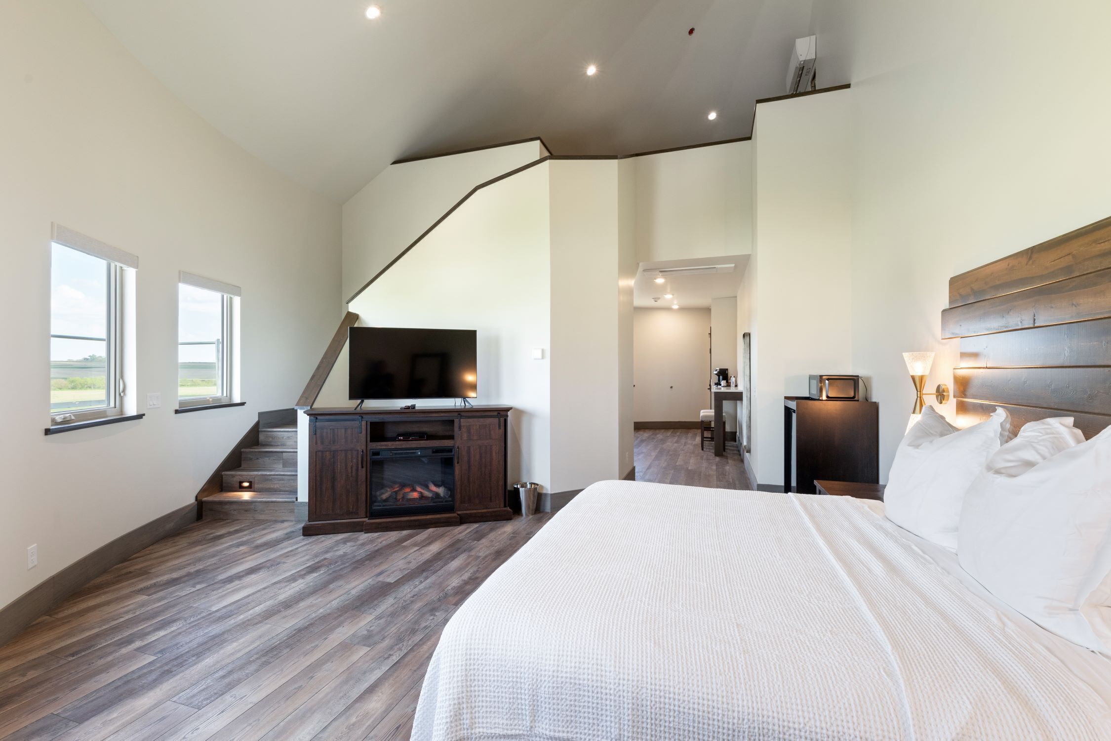 9 bedrooms, iron/ironing board, WiFi, bed sheets