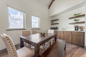 Dining - Spacious and modern guestrooms located a short drive from Omaha/Council Bluffs (Treynor)