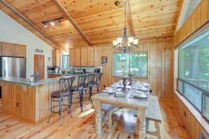 Dining - Quiet Cabin w/ Deck: Near Lake Almanor! (Lake Almanor)