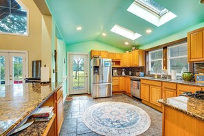 Fridge, microwave, oven, stovetop - Ski, Fish & Explore: Packwood Home w/ Hot Tub! (Packwood)