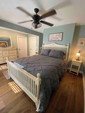 3 bedrooms, desk, iron/ironing board, free WiFi
