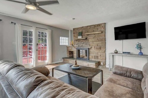 2BD Penthouse, Pet Friendly!