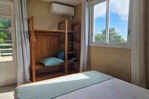 2 bedrooms, iron/ironing board, WiFi, bed sheets - The beige setting: sea view! (Basse Terre)