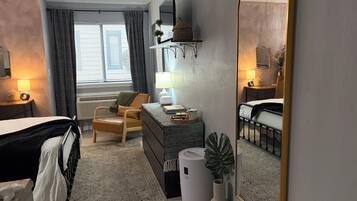 1 soverom, skrivebord, strykejern/-brett og wi-fi (inkludert)