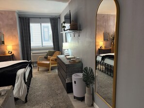 1 bedroom, desk, iron/ironing board, free WiFi - The Le Petitè Retreat (Greenwood Village)