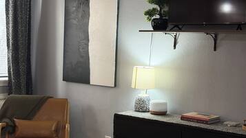 1 slaapkamer, een bureau, een strijkplank/strijkijzer, gratis wifi