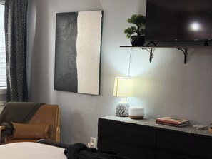 1 bedroom, desk, iron/ironing board, free WiFi - The Le Petitè Retreat (Greenwood Village)