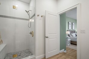 Shower, hair dryer, towels, soap - Beautifully Remodeled 2-Bedroom, 2-Bath Apt in Historic Downtown Venice, FL  (Venice)