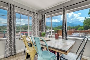 家庭公寓, 山景 | 客廳 | 43 吋LED 電視連數碼電視頻道、串流服務