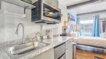 Studio Comfort | Seprai premium, busa memori, dan Wi-Fi gratis