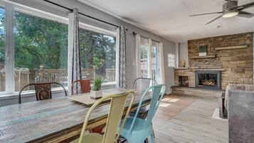 Apartemen Keluarga, pemandangan gunung | Seprai premium, busa memori, dan Wi-Fi gratis