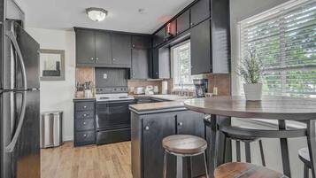 Apartemen Keluarga, pemandangan gunung | Dapur pribadi | Mesin pembuat kopi/teh, perlengkapan kebersihan, dan tisu