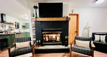 Cozy 3-bedroom cottage with AC and WiFi in lovely Albrightsville