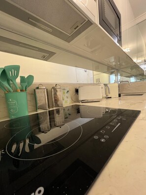 Fridge, microwave, oven, stovetop