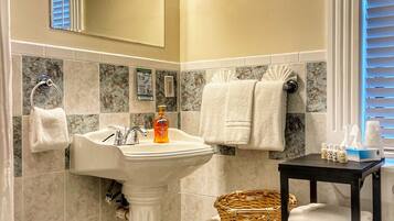 Double Room, 2 Queen Beds | Iron/ironing board, free WiFi