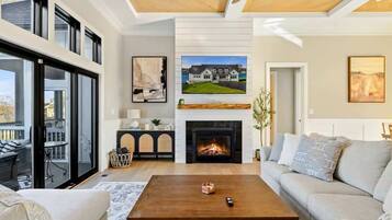 TV connectée, cheminée, jeux vidéo, espaces bureaux