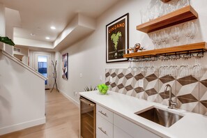 Townhome, Multiple Beds, Hot Tub, Mountain View (908 Jerome 1 and 4 - Group Listing) | Interior