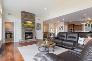 Smart TV, fireplace, stereo