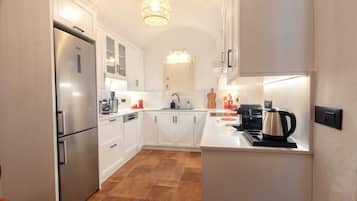 Fridge, microwave, oven, stovetop
