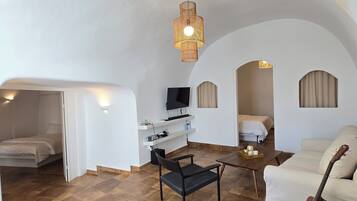 3 bedrooms, in-room safe, iron/ironing board, free WiFi