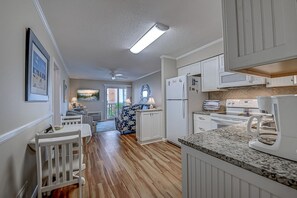 Réfrigérateur, micro-ondes, four, lave-vaisselle