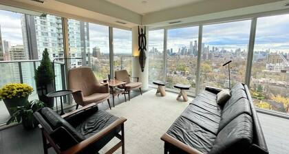 Beautiful Light-filled Apartment with Spectacular Views of Toronto