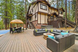 Outdoor dining - Summit Lodge 1&2 (Big Bear Lake)