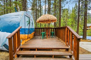 Outdoor dining - Summit Lodge 1&2 (Big Bear Lake)