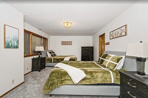 House, Multiple Beds, Hot Tub, Mountain View | 13 bedrooms, individually decorated, individually furnished, bed sheets - Summit Lodge 1&2 (Big Bear Lake)