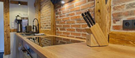 Geladeira, micro-ondas, fogão, cooktop