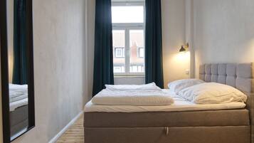 13 多间卧室、办公桌、旅行婴儿床、WiFi