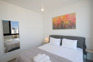 5 Schlafzimmer, Zimmersafe, Bügeleisen/Bügelbrett, Reisekinderbett